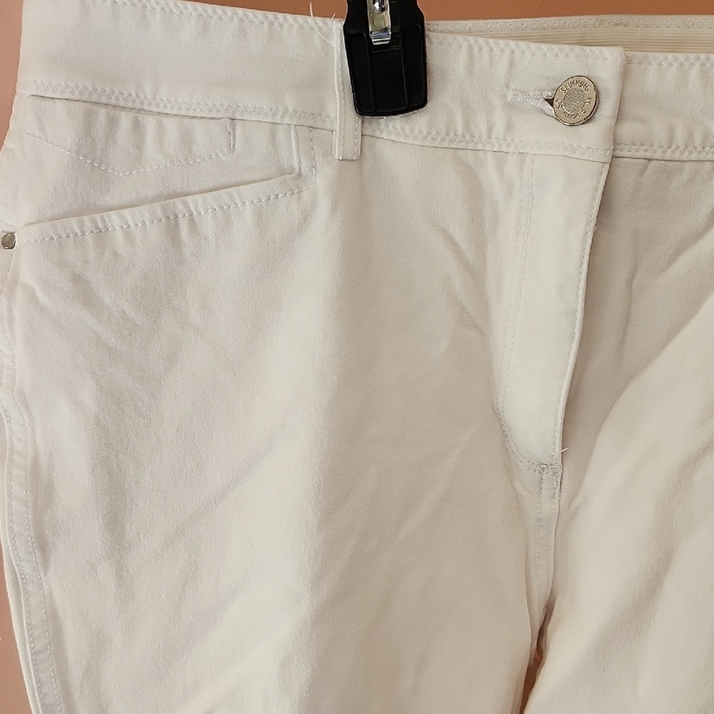 Chico's So Slimming White Cropped Pants - Picture 2 of 5